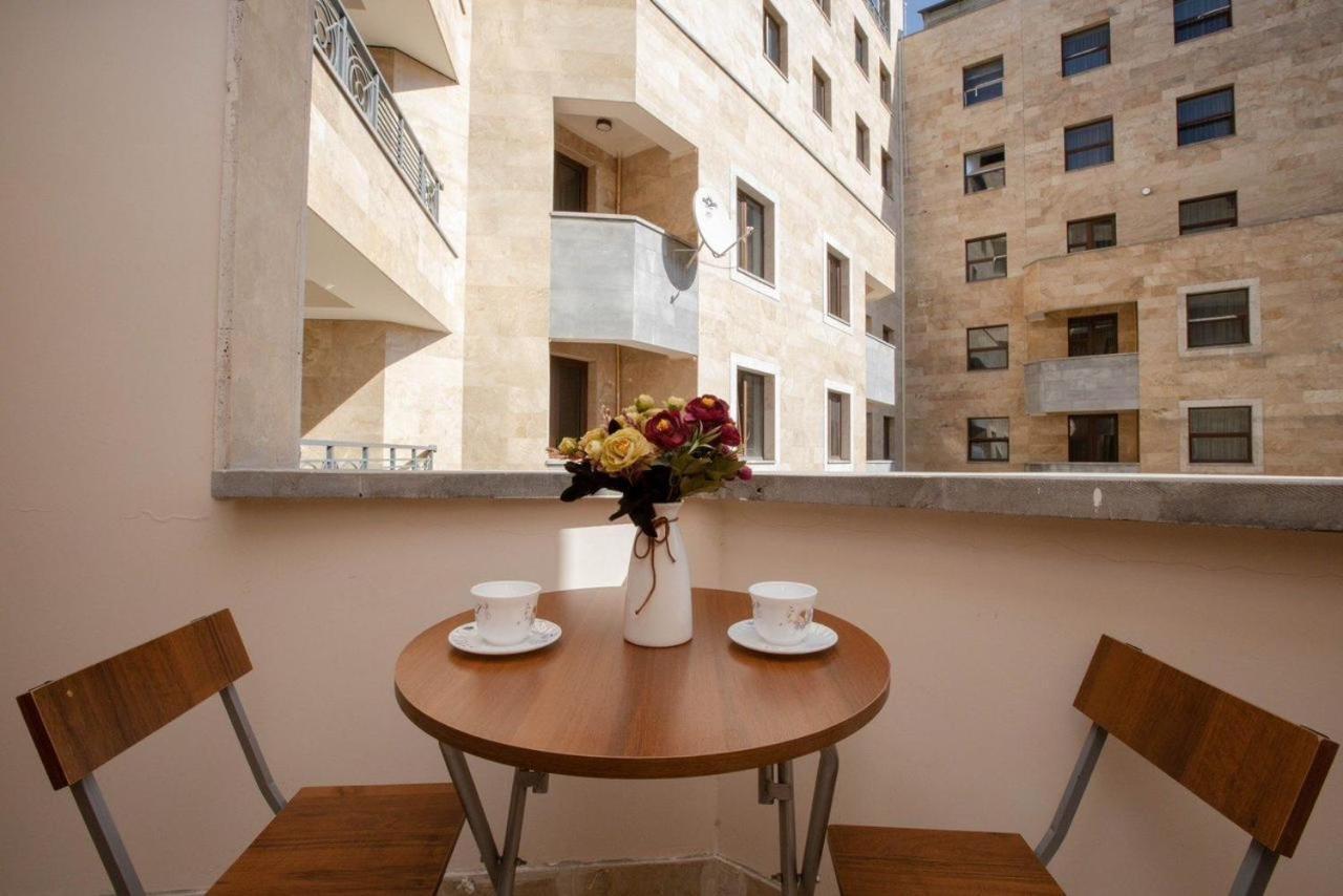 Apartment Near Republic Square Erivan Exterior foto